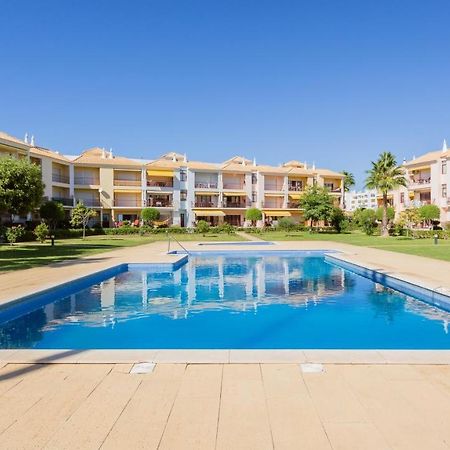 Serene Apartment W/ Balcony And Pool By Lovelystay Картейра Экстерьер фото